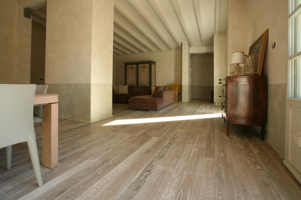 pavimento-legno-rovere-rustico