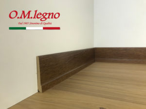 Battiscopa-ART146M-70x 10-Ayous-Verniciato-Noce